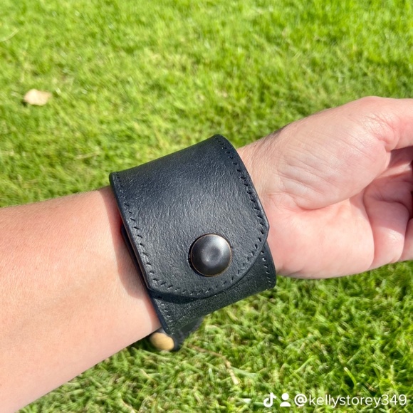 Handmade fully lined black leather cuff( Made by me). - Picture 4 of 4